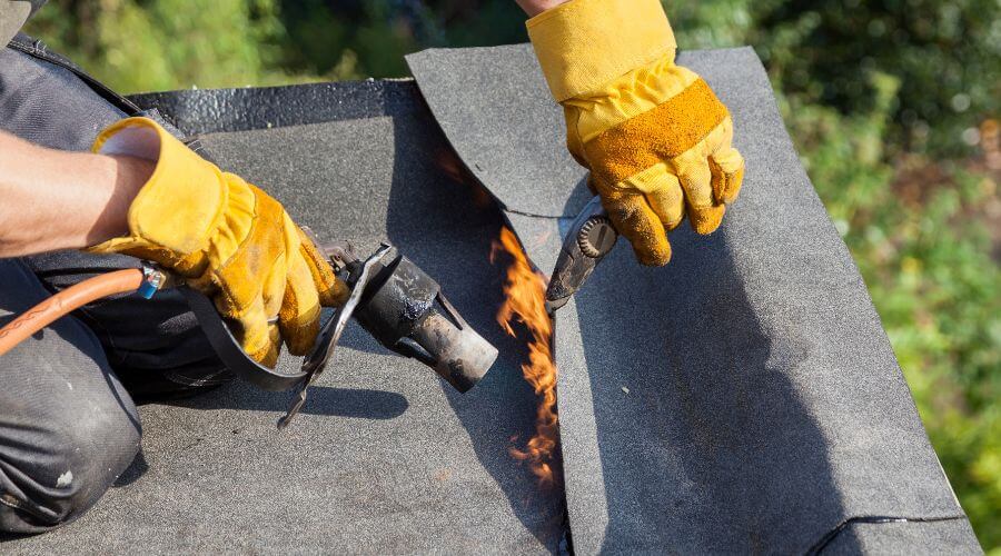 Professional gutter cleaning in Kenwood, CA